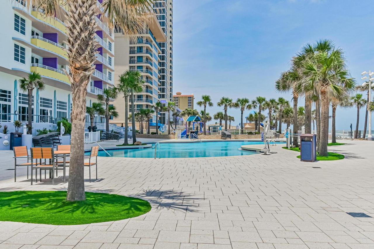 Wyndham Ocean Walk: Deluxe Oceanview Jacuzzi Condo in Daytona Daytona Beach Exterior photo