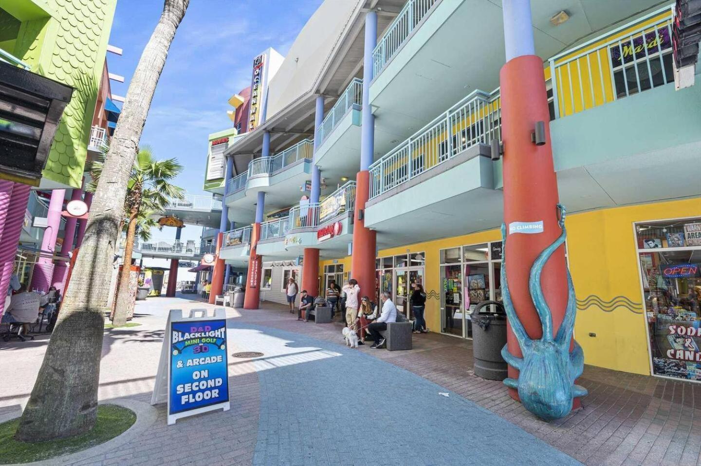 Wyndham Ocean Walk: Deluxe Oceanview Jacuzzi Condo in Daytona Daytona Beach Exterior photo