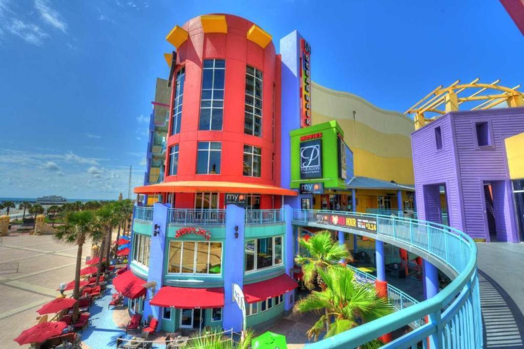 Wyndham Ocean Walk: Deluxe Oceanview Jacuzzi Condo in Daytona Daytona Beach Exterior photo