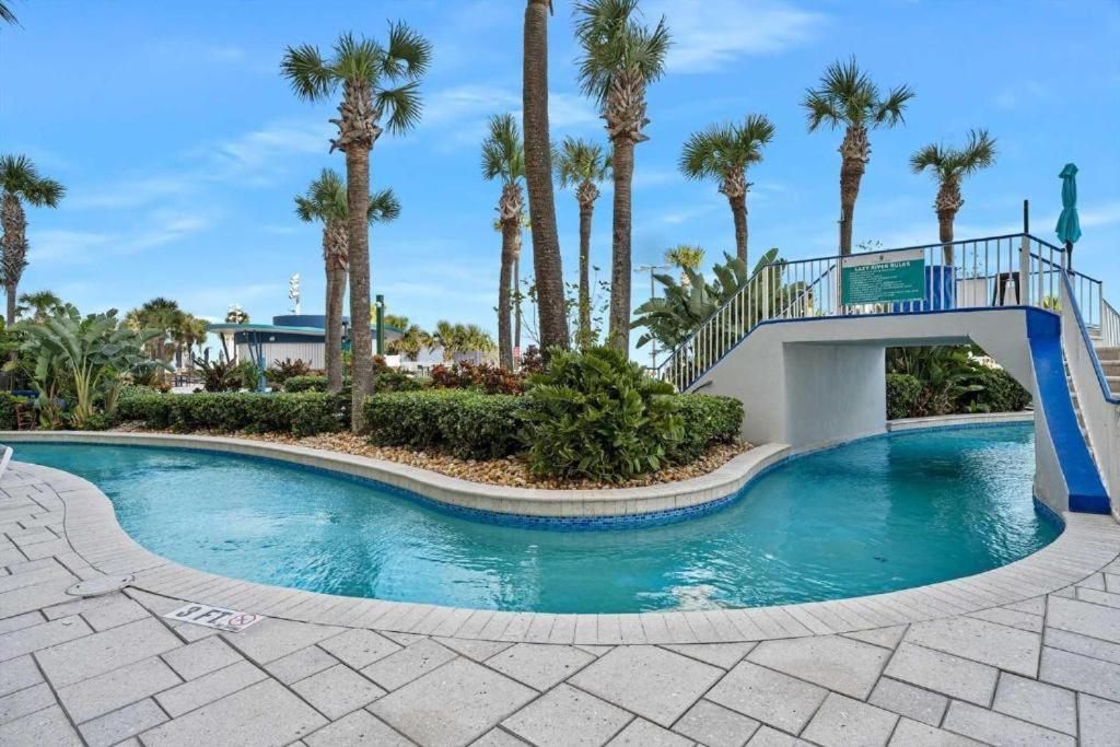 Wyndham Ocean Walk: Deluxe Oceanview Jacuzzi Condo in Daytona Daytona Beach Exterior photo